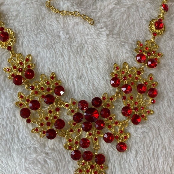 Gold Tone Necklace with‎ Red Stones - Picture 3 of 6